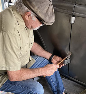 Mike Scheller. Harbor Hot Rods. Custom parts for classic Ford cars, design and repair of hot rods.